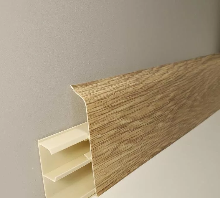 Плинтус ПВХ ROYCE Дуб Венеция  